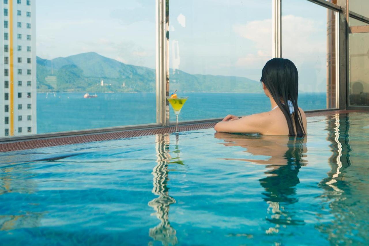 Hotel Sofiana My Khe & Spa- Rooftop Pool Bar